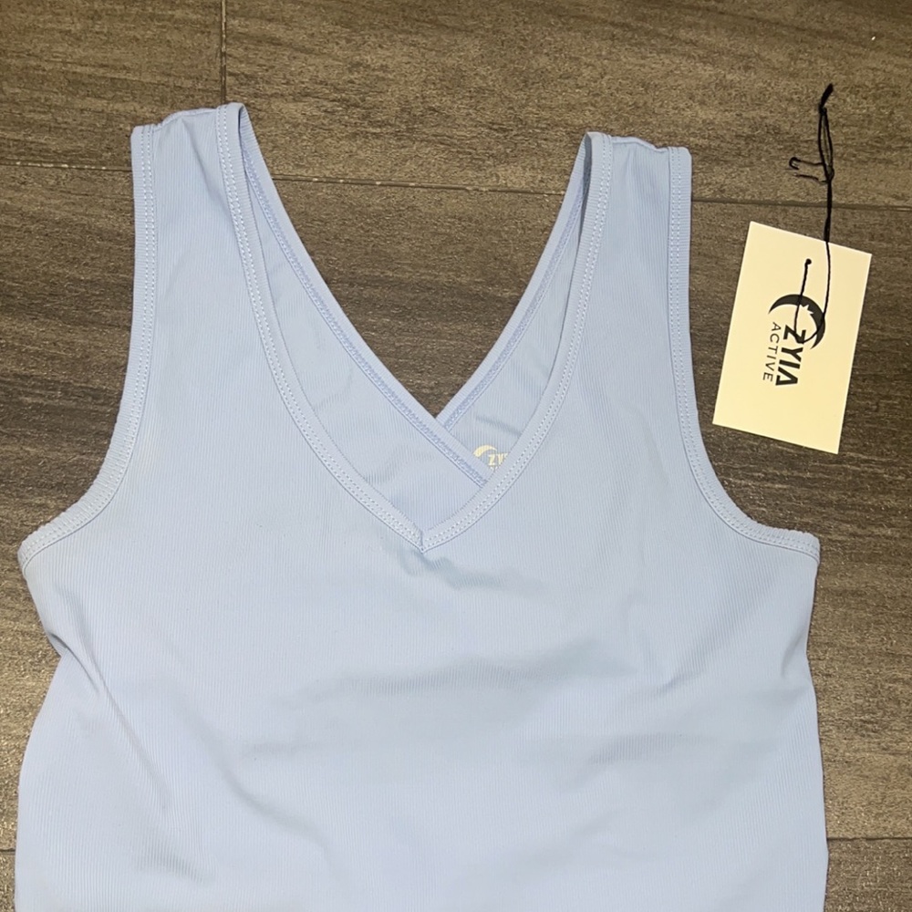 Zyia tank size medium sits like a small